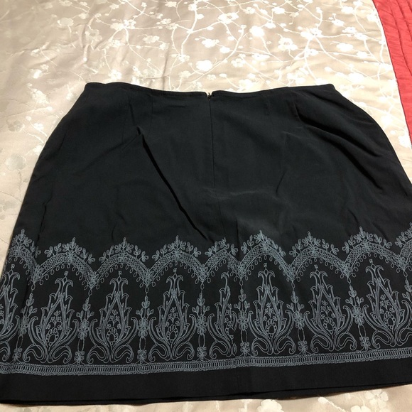 skirt - Picture 3 of 3